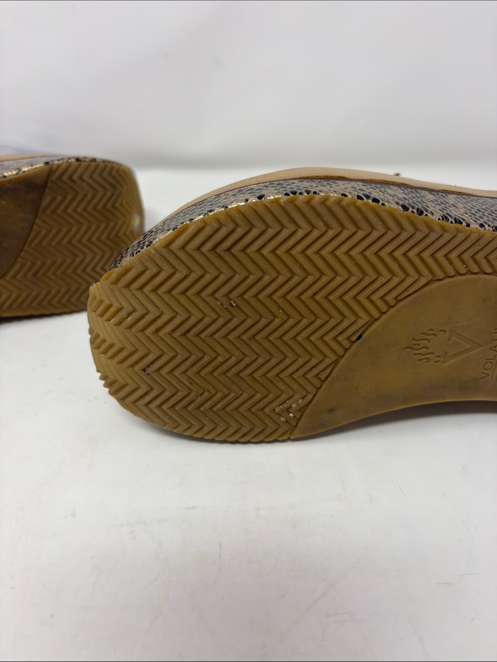Volatile Beaded Wedge Thong Sandals in Beige with Snake-Print Platform Size 8 - Picture 10 of 15